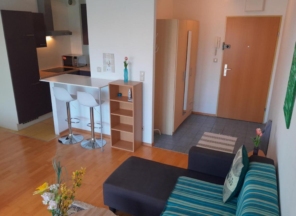 Serviced Apartment With Sunny Balcony Wien Exteriör bild